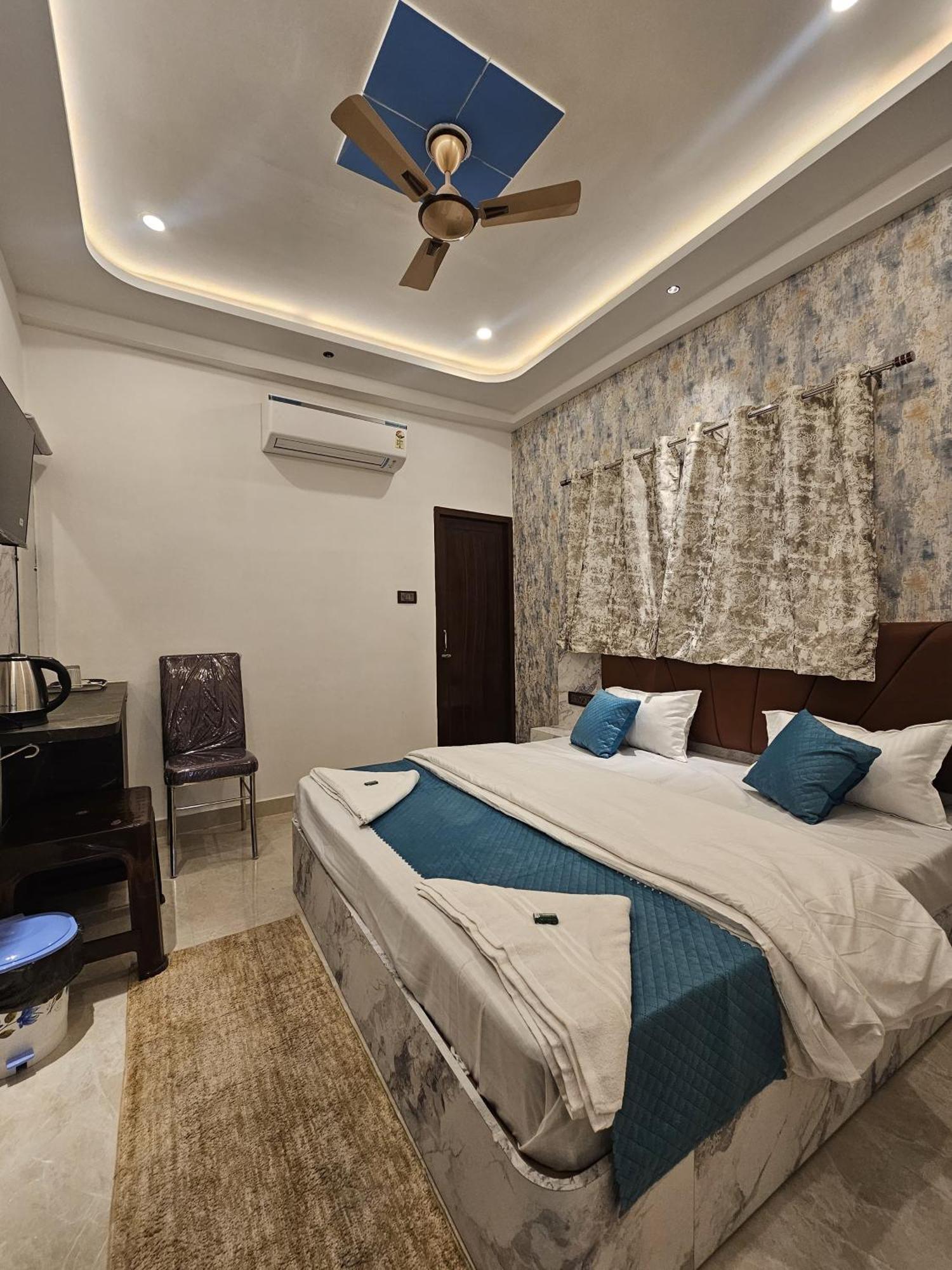 Mm Grand Hotel Varanasi Exterior photo