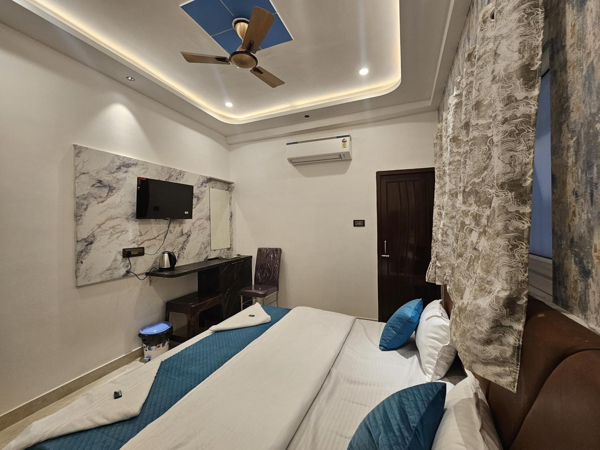 Mm Grand Hotel Varanasi Exterior photo