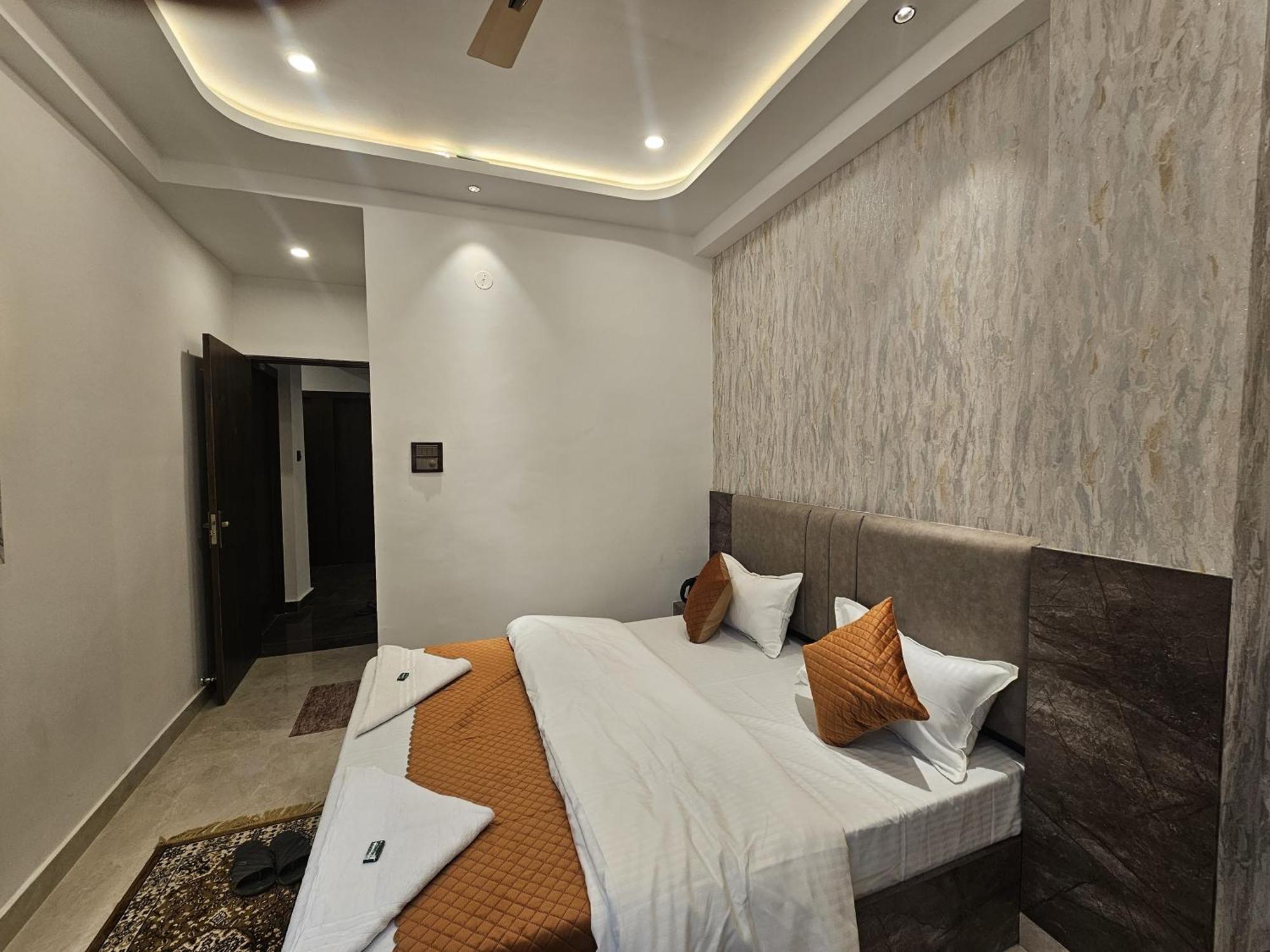 Mm Grand Hotel Varanasi Exterior photo